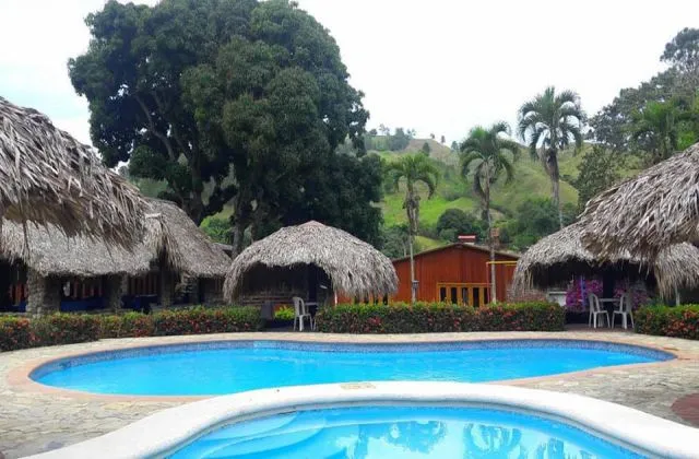 Hotel Rancho Las Guazaras piscina